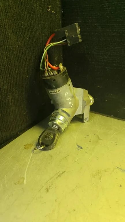 A9014600104 MB ignition switch & key