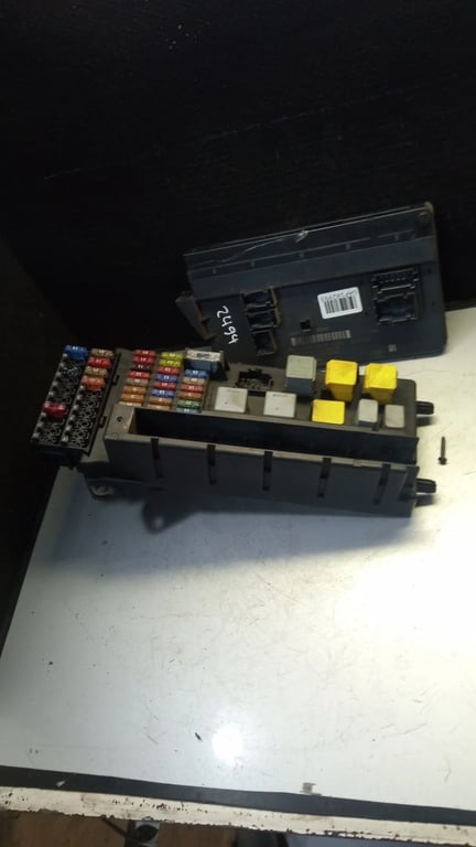 A9065452101 A9065450401 518817028 MB fuse box & SAM unit