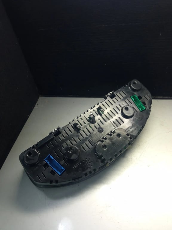 88311346 INSTRUMENT CLUSTER for VW