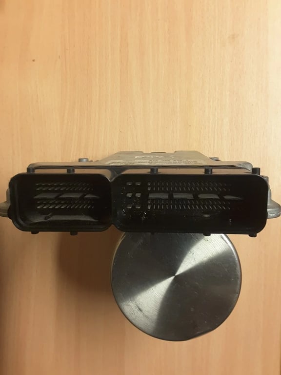 VW T5 ECU MOTORSTEUERGERÄT 0281011266 070906016J