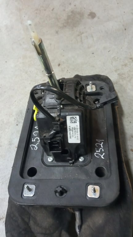 2H1713025A 2014 Volkswagen AMAROK Automatic Gear Shift Lever