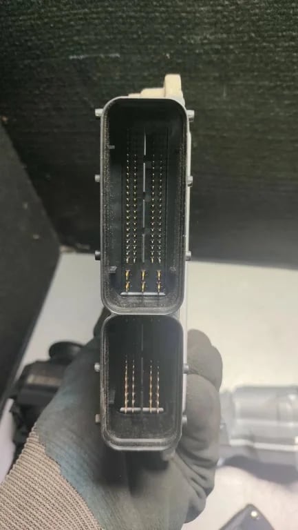 03L906012D 0281017663 A9069005902 9064620130 ECU for VW