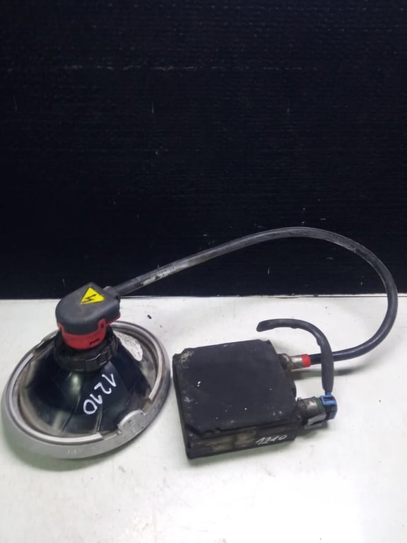 50V 00776047 1F4007893-14 XENON CONTROL UNIT AND SPOTLIGHT