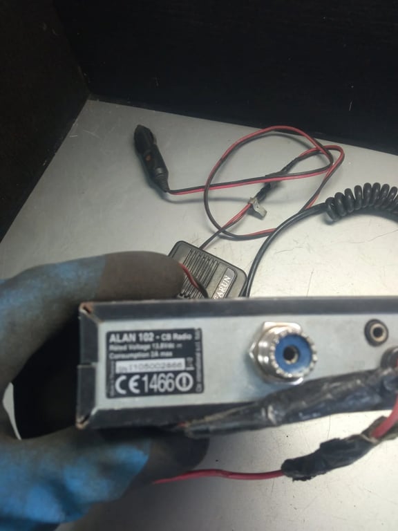 Vehichle MIDLAND ALAN 102 CB RADIO