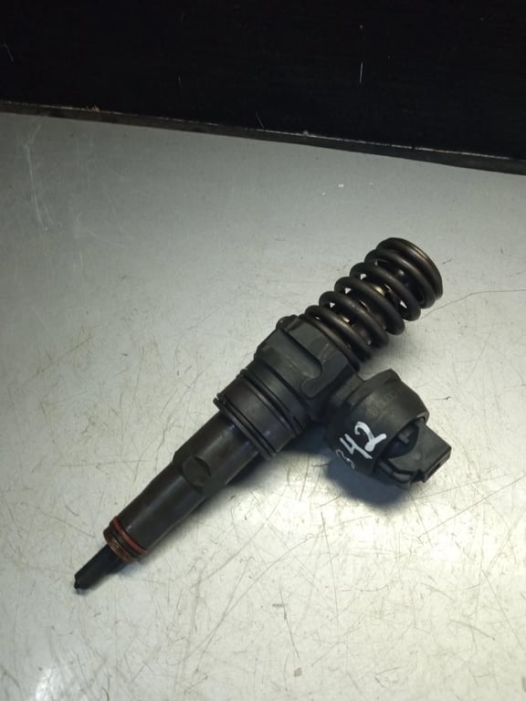 07Z130073F 13704TR 0414720210 FUEL INJECTOR for VW AUDI