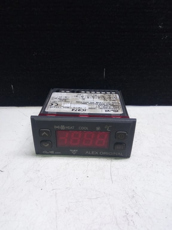 IC974 IC24WI0TAD301 THERMOSTAT CONTROLLER