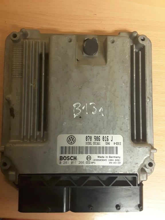 VW T5 ECU MOTORSTEUERGERÄT 0281011266 070906016J