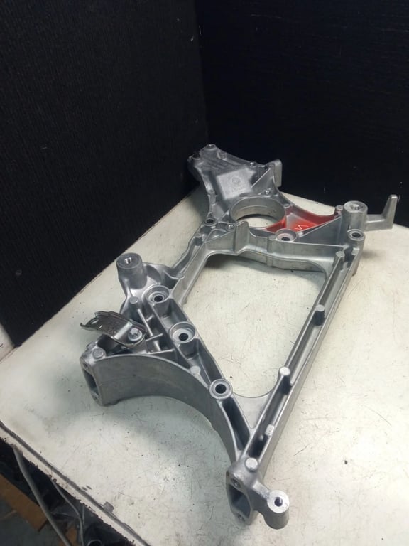 A6512011109 ALTERNATOR PULLEY SUPPORT BRACKET for MB