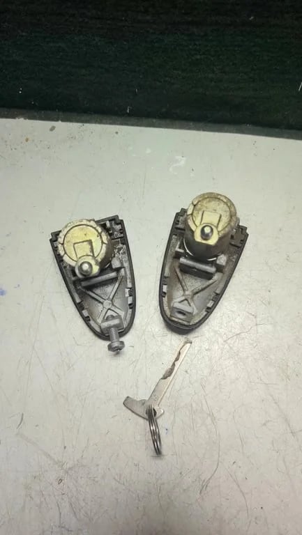 A9067600005 2 FRONT DOOR LOCKS FOR MB, VW