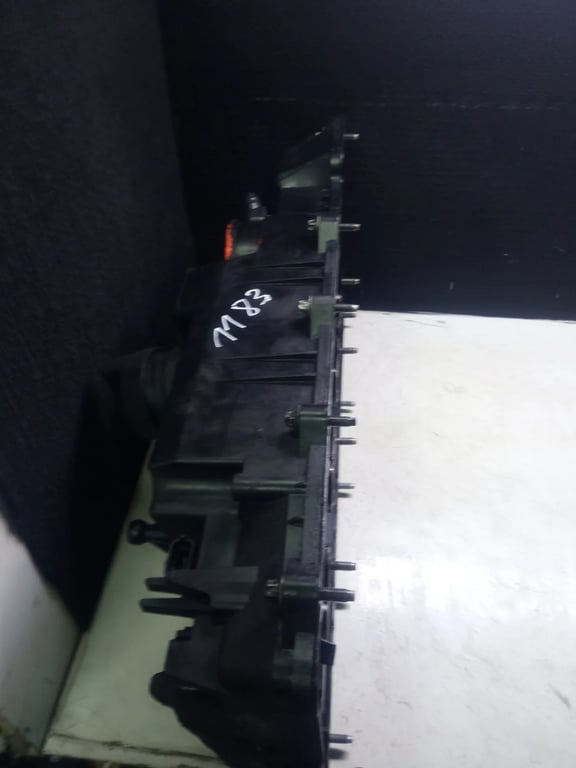 A6460101130 A6460161005 MB valve cover