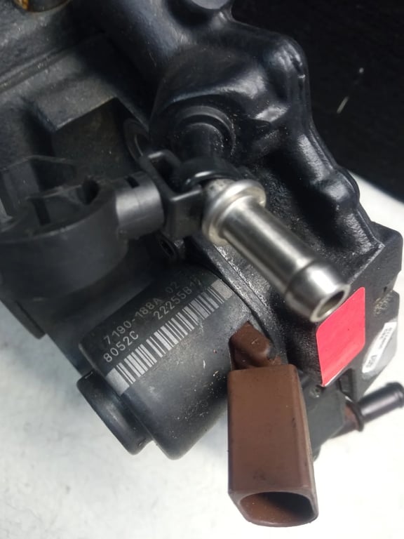 6510702001 9424L17560 7190-188A FUEL PUMP for MB