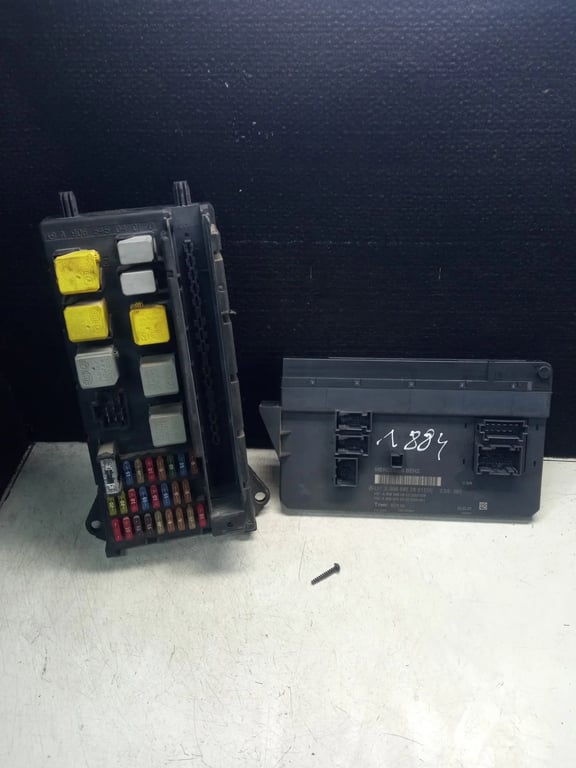 A9065450401 A9065452601 fusebox & sam control module for MB