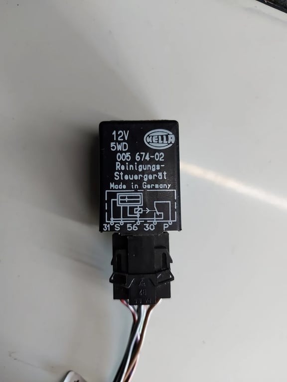 00567402 HELLA relay