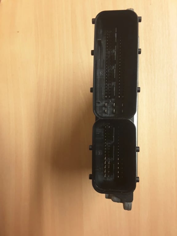 Audi ECU Motorsteuergerät 0281012246 8E090741AJ 8E0910401E