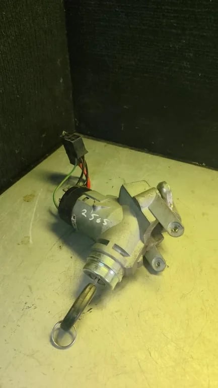 A9014600104 MB ignition switch & key