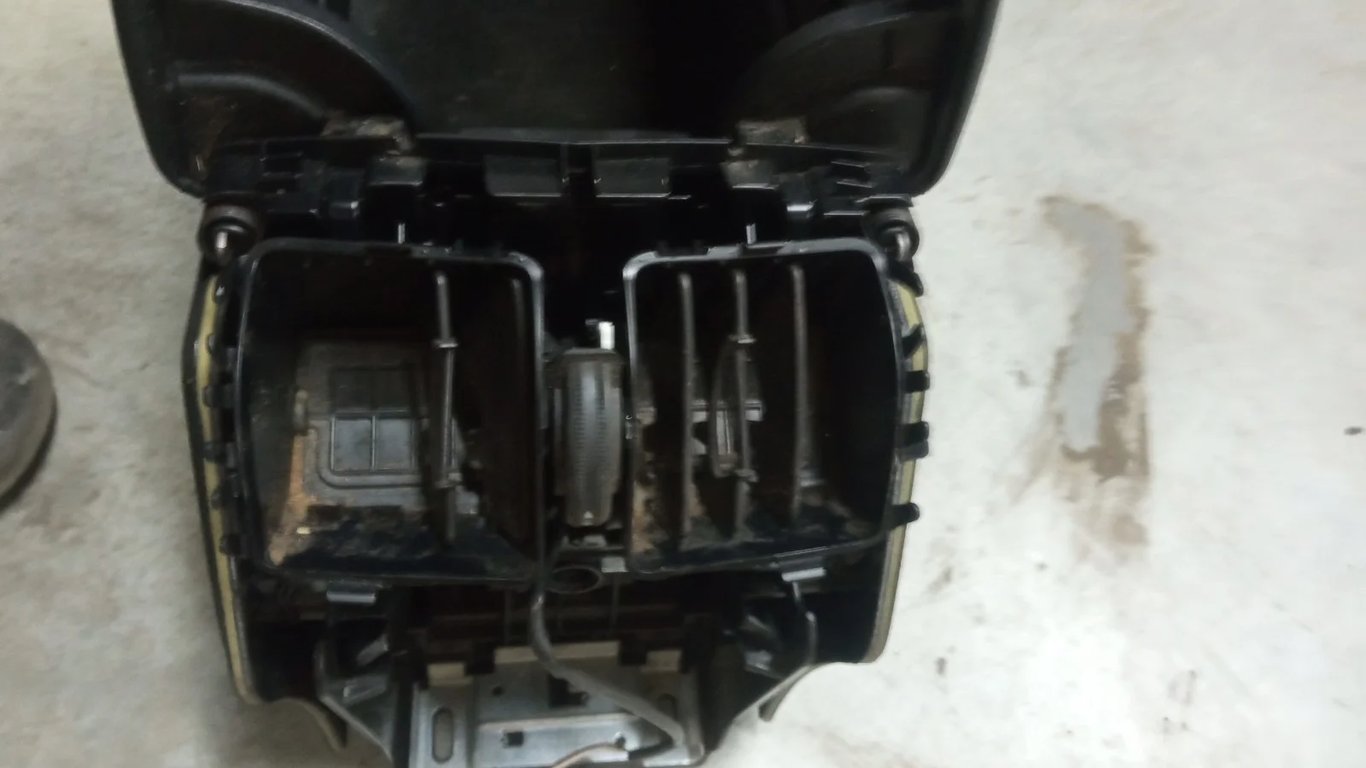 0005745021 DBAE534112 for Mercedes-Benz E  2013 Center console