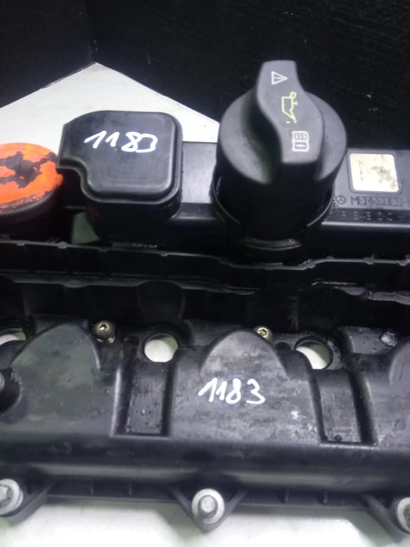 A6460101130 A6460161005 MB valve cover
