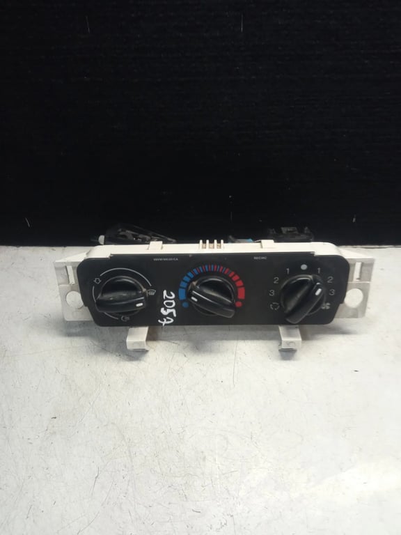 95VW18D45IA CLIMATE CONTROL PANEL for FORD