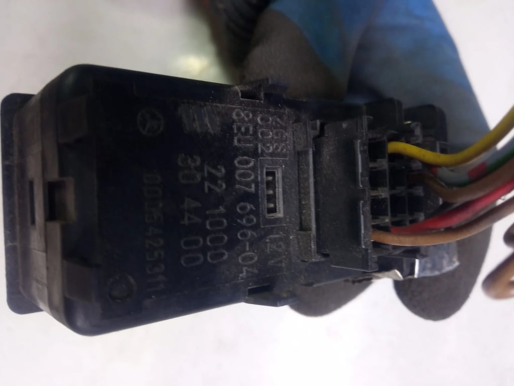 8EU 007 696 0005425311 MB HEATER CONTROL MODULE