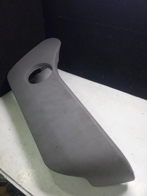 7H5881318H VW T5 COMFORT SEAT FRAME TRIM PLASTIC RIGHT