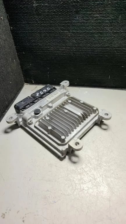 A6519005301 A6519013301 28292738 ECU for MB