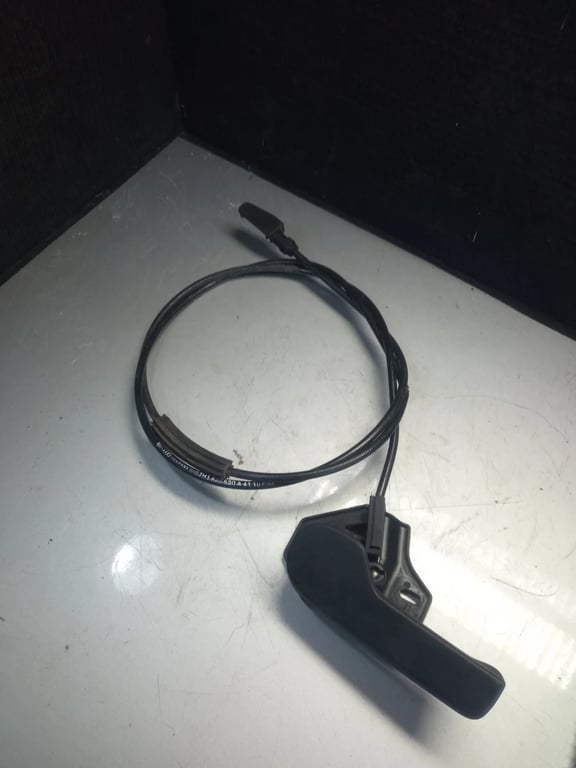 7H1823633 7H1823530A 1JI823533C ENGINE RELEASE HANDLE for VW