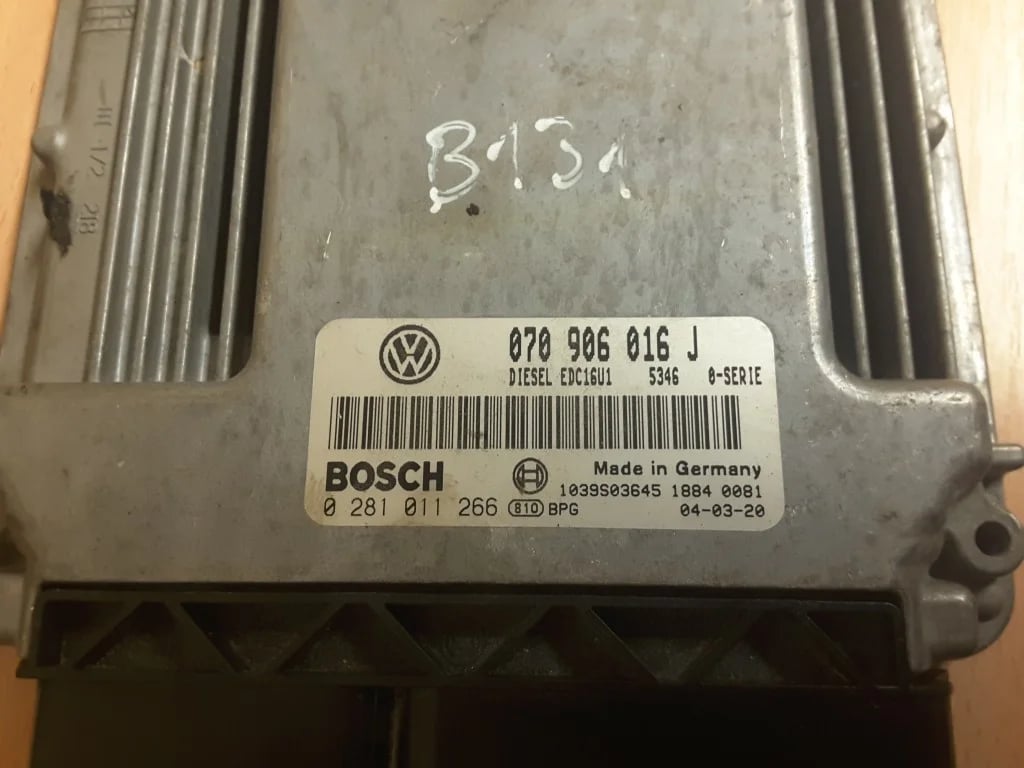 VW T5 ECU MOTORSTEUERGERÄT 0281011266 070906016J