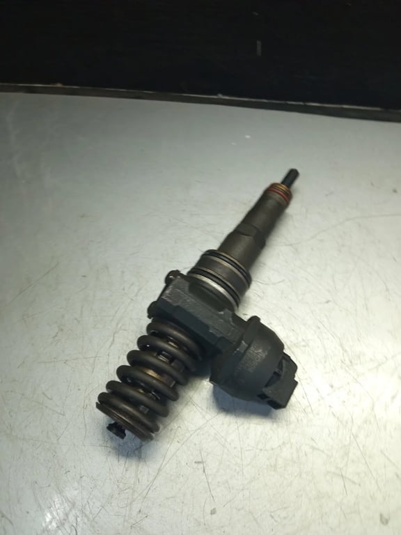 07Z130073F 13704TR 0414720210 FUEL INJECTOR for VW AUDI