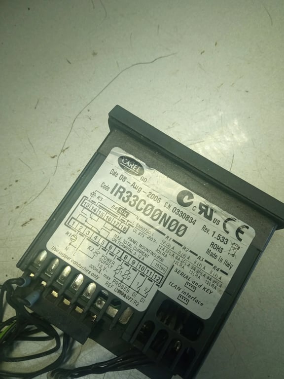 IR33 CAREL 0330834 TEMPERATURE CONTROLLER