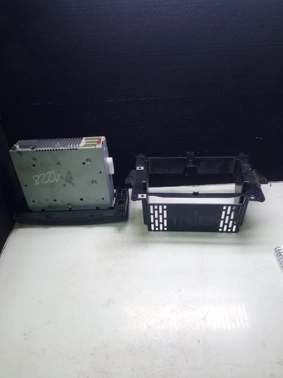 A9068200886 A6396891031 radio player with mount bracket for MB