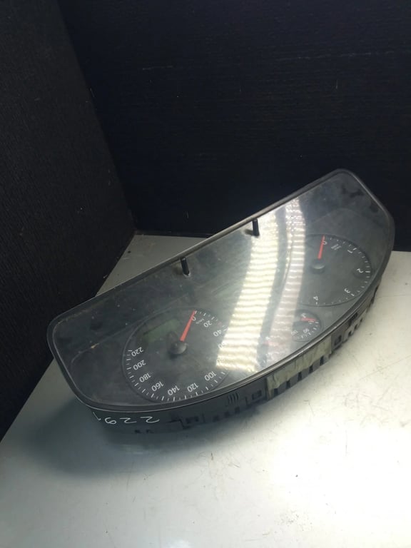 88311346 INSTRUMENT CLUSTER for VW