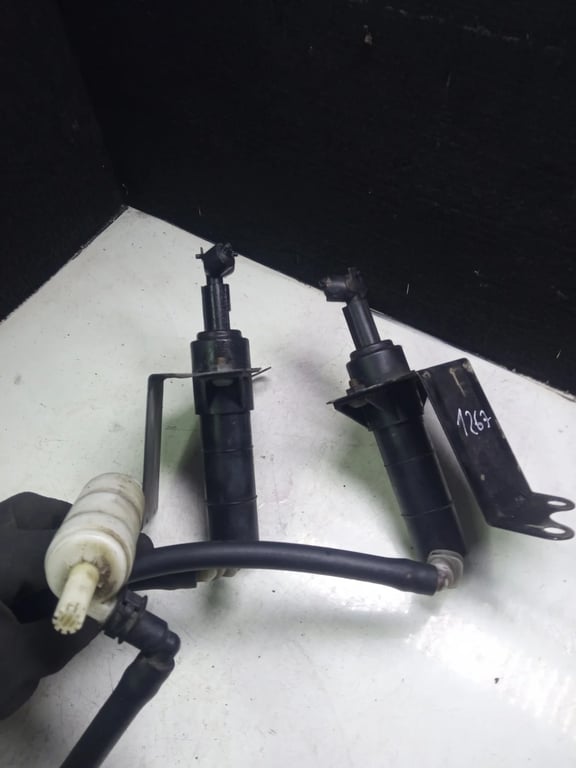 A9068690214 A9068690314 VW headlight washer spray nozzle