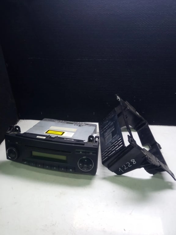 A9068200886 A6396891031 radio player with mount bracket for MB