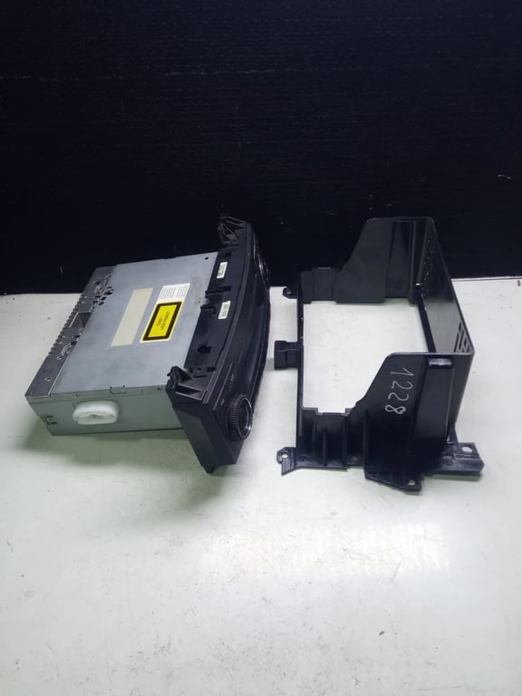 A9068200886 A6396891031 radio player with mount bracket for MB