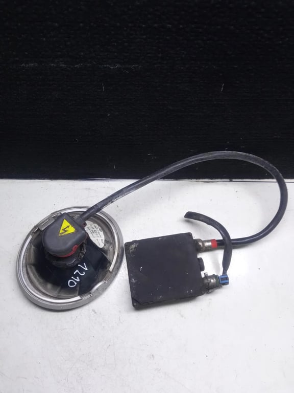 50V 00776047 1F4007893-14 XENON CONTROL UNIT AND SPOTLIGHT