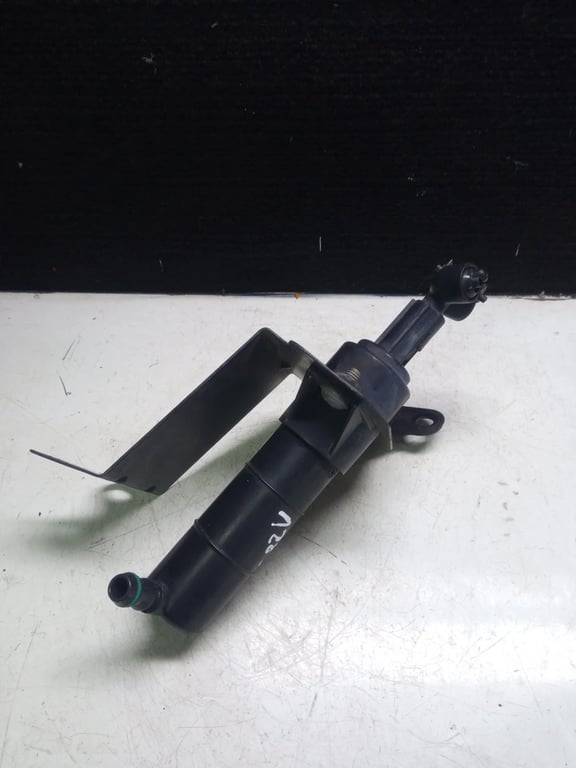 A9068690214 A9068600247 headlight washer spray nozzle