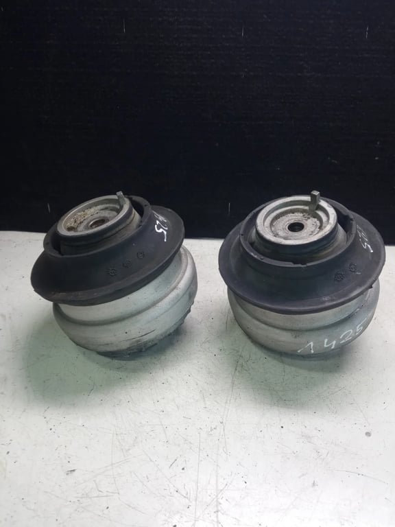269698620 MB Engine mount bracket