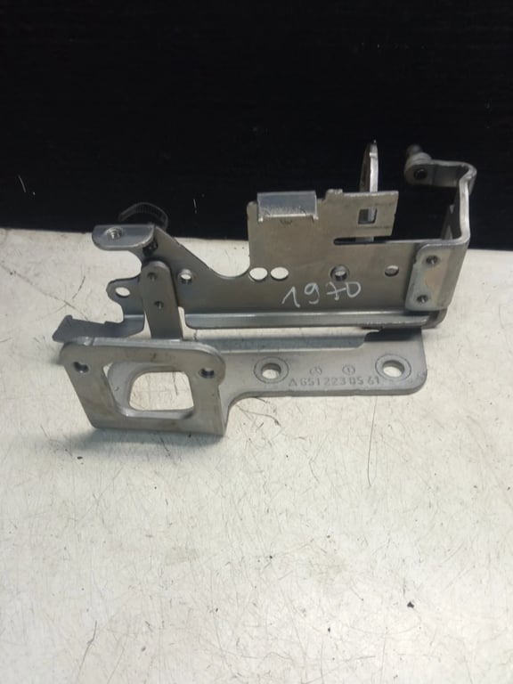 A6512230541 Bracket Front Eye For Engine for MB