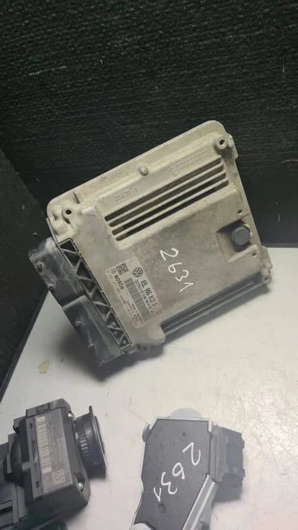 03L906012D 0281017663 A9069005902 9064620130 ECU for VW