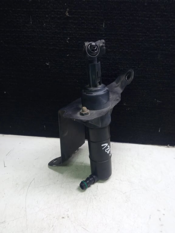 A9068690214 A9068600247 headlight washer spray nozzle