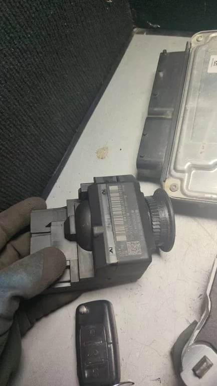 03L906012D 0281017663 A9069005902 9064620130 ECU for VW