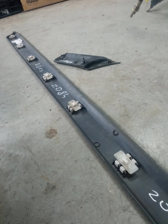 A6396902662 A6396901562 MOLDING for MB