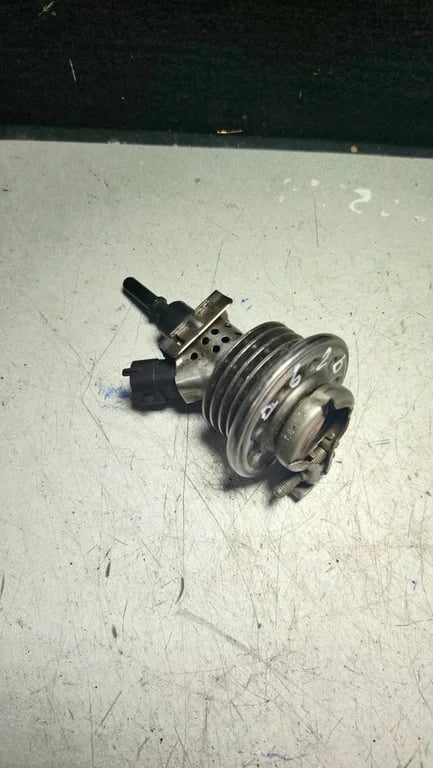 A0004901013 01694834031 11191004 FUEL INJECTOR for MB