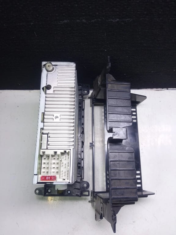 A9068200886 A6396891031 radio player with mount bracket for MB