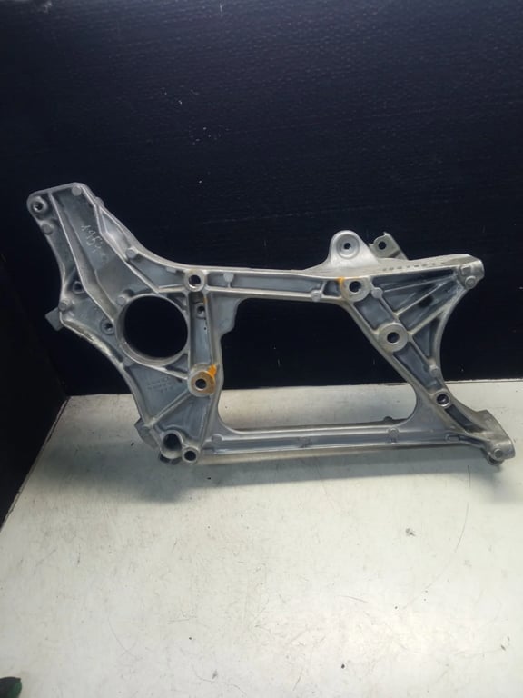 A6512011109 ALTERNATOR PULLEY SUPPORT BRACKET for MB