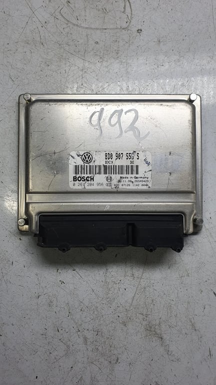 0261204956 8D0907558S VW PASSAT ECU