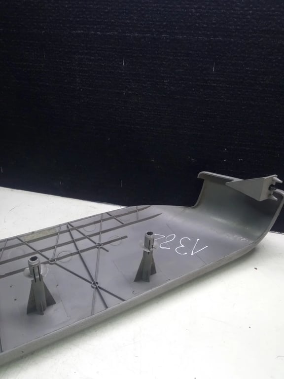 7H5881318H VW T5 COMFORT SEAT FRAME TRIM PLASTIC RIGHT