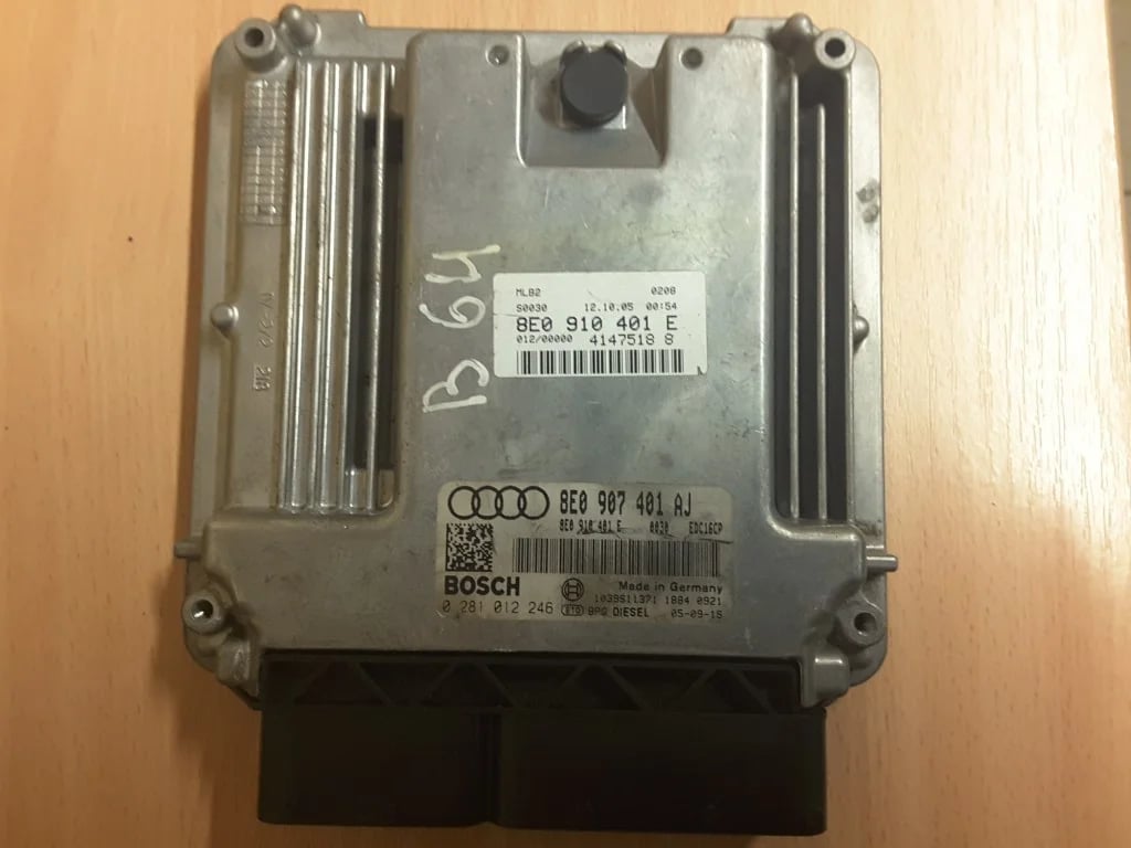 Audi ECU Motorsteuergerät 0281012246 8E090741AJ 8E0910401E