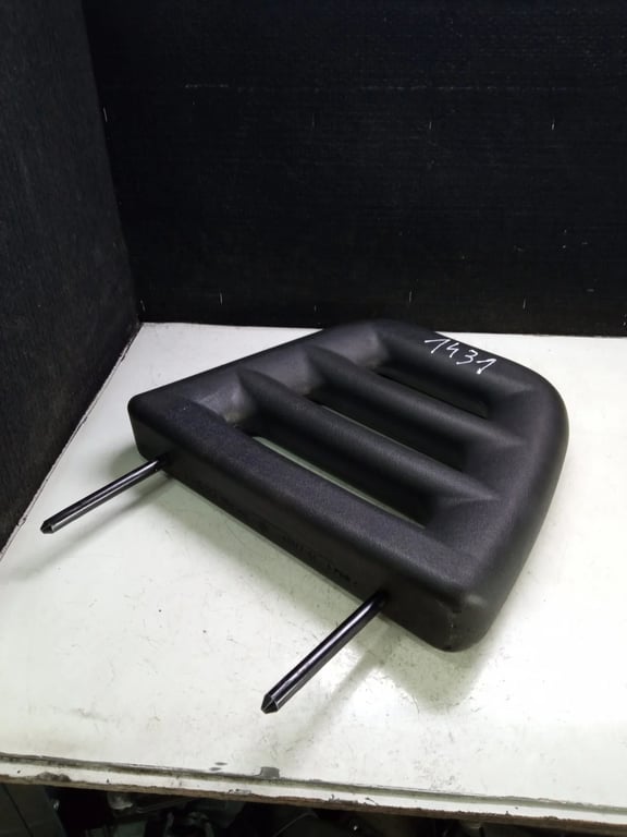 IVECO DAILY HEAD REST PASSENGER SIDE FRONT 2.3 DIESEL 2011