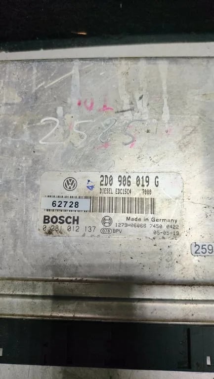 2D0906019G 0281012137 2D0953257 ECU for VW